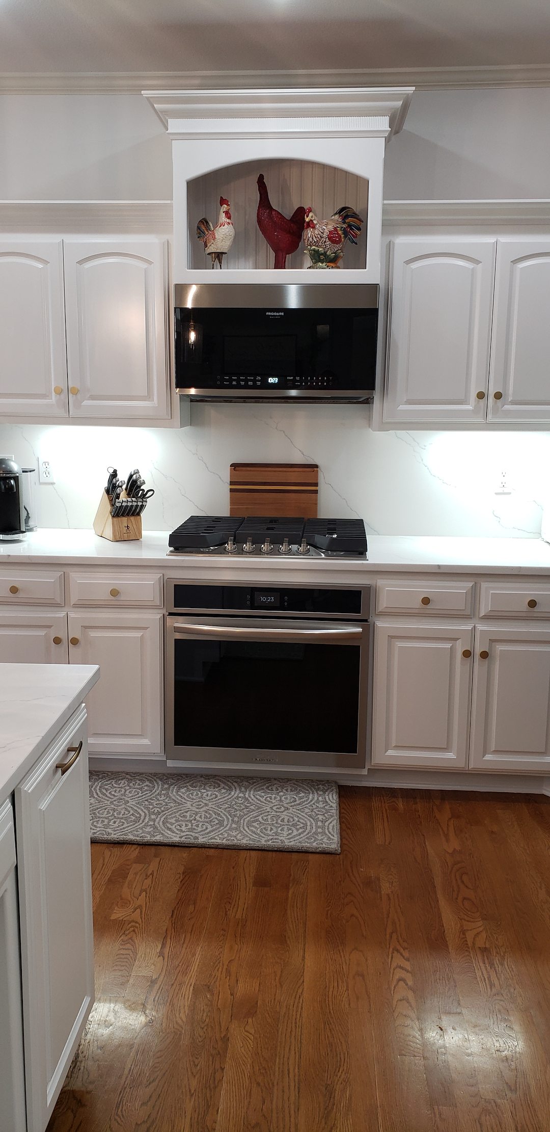 Classic white for this Lee's Summit Mo kitchen 