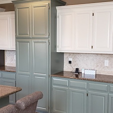 This-Olathe-Ks-kitchen-has-two-toned-cabinets 1
