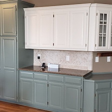 This-Olathe-Ks-kitchen-has-two-toned-cabinets 2
