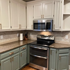 This-Olathe-Ks-kitchen-has-two-toned-cabinets 4