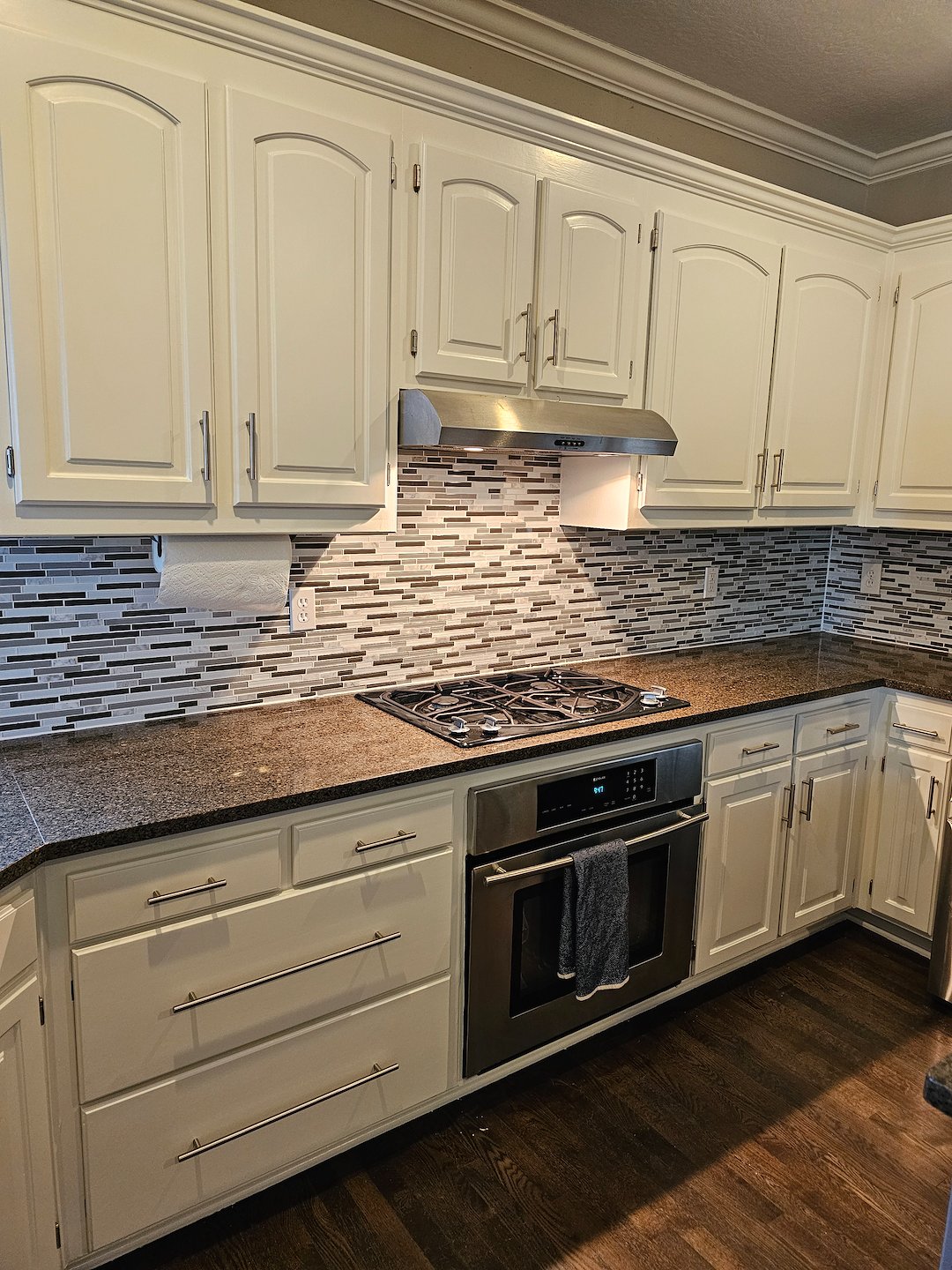 This Overland Park Ks kitchen has a refreshing new look